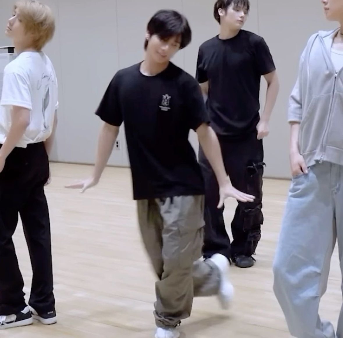 TXT Translations 💬 (@translatingtxt) on Twitter photo #2025MAMAVOTE 
#tomorrowxtogether #2025MAMAVOTE 
#tomorrowxtogether