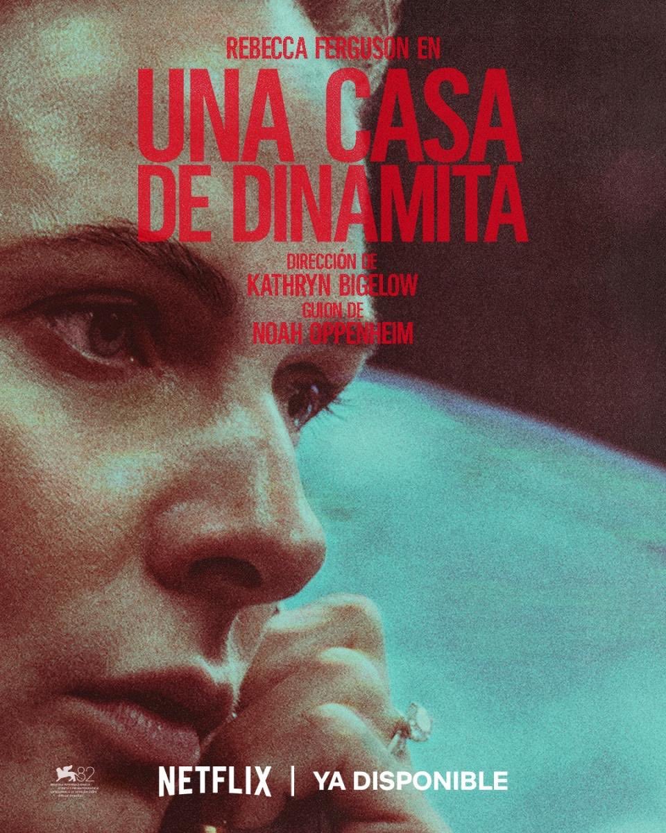 Maia_Debowicz's tweet image. “Una casa de dinamita” es una película sobre las expectativas. El suceso que está por ocurrir no es el centro sino el tiempo previo al acontecimiento. El resultado es soberbio, Bigelow arriesga en un presente donde los directores ya no confían en la inteligencia del espectador.