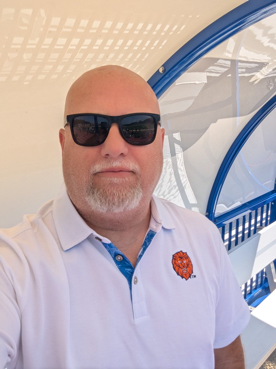 kevinscholla's tweet photo. Homecoming College Football today at The Lincoln University! I'm at the mic when your Lions battle ECSU! Tune in!!! #Lincoln #Lions #Football #HBCU #PlayByPlay #GoLions #RockinTheMic ๐บ๐ธ๐๐๏ธ๐ฆ https://t.co/4kud1sKGDb