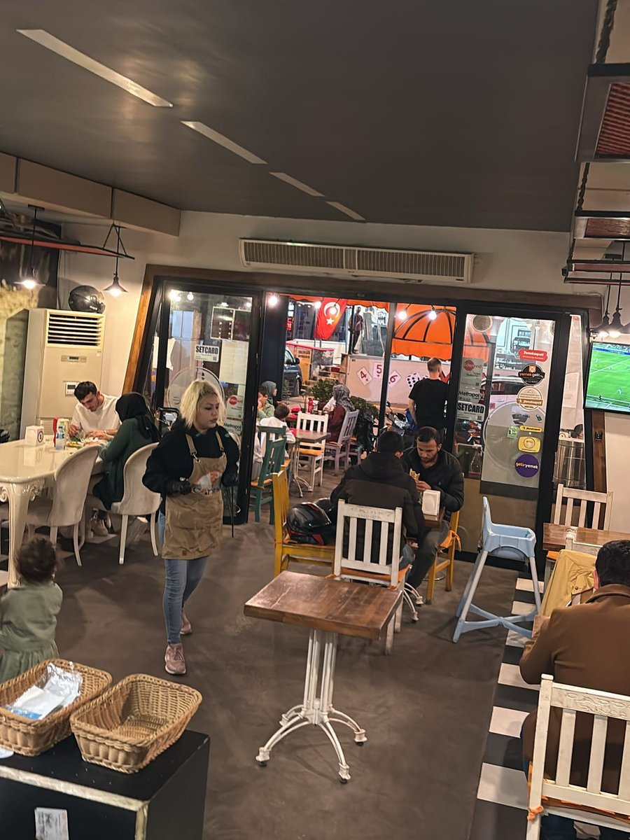 cadde_doner's tweet photo. Döner “ TEMİZ “ yenir.. 😎 Festivalde birbirinden güzel etkinliklere katıldıktan sonra nefis dönere bekliyoruz🔥

#okü #fıstıkfest #döner #temizdöner #hijyen https://t.co/mDGU7nL0ev