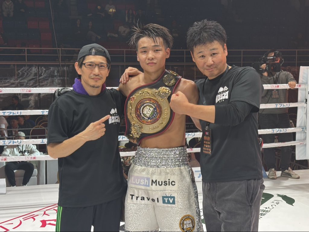 10.25🇰🇬
12R判定で勝つ事が出来ました！
色々あった中こうして僕にチャンスをくれた
安藤会長.亀田興毅ファウンダー
本当にありがとうございました
Abemaで応援してくれた方
現地で応援してくれた方
サポートしてくれた方々皆様と勝ち取った勝利です本当にありがとうございました！
次は世界狙います🌍