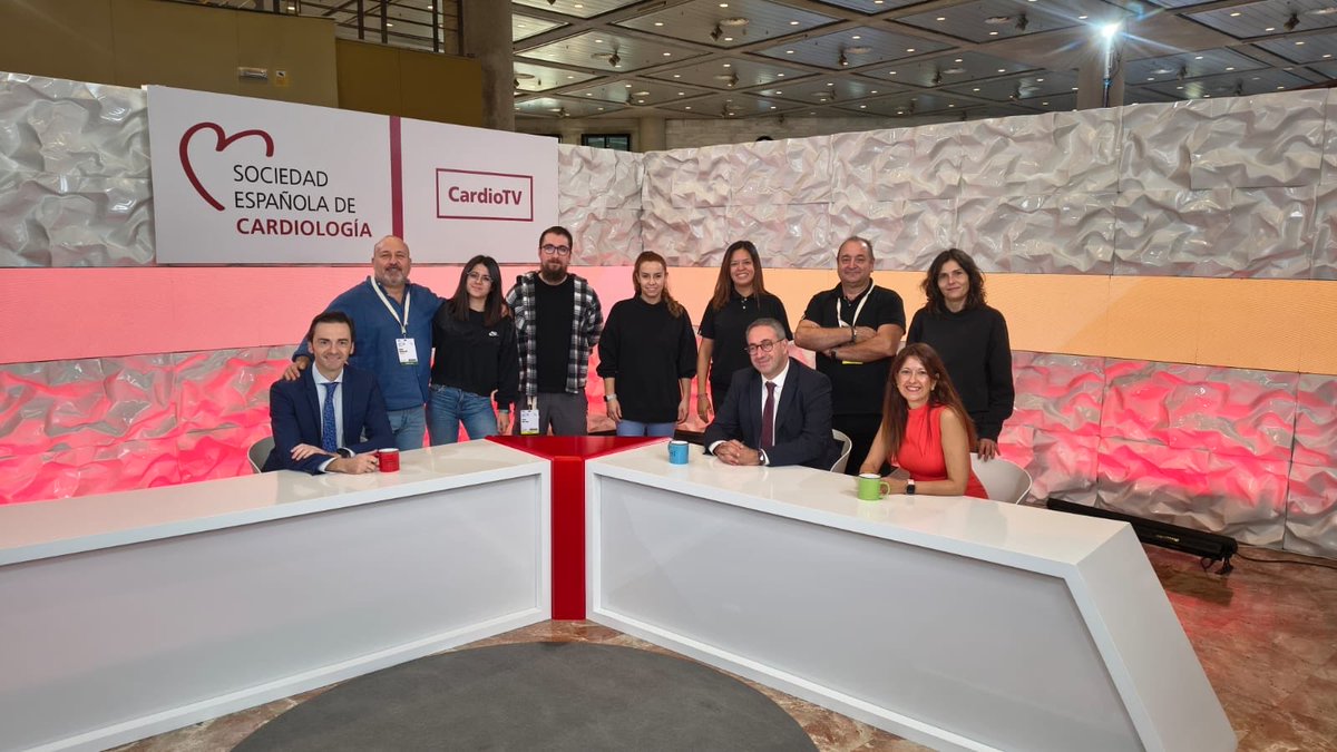 Este año he tenido la oportunidad de compartir #CardioTV con los grandes <a href="/rafavidalperez/">rafavidalperez</a> y <a href="/JuradoRomanAl/">Alfonso Jurado-Román</a> bajo la dirección de <a href="/victorobledo/">Víctor Robledo</a>. Ha sido un auténtico placer y una experiencia única trabajar con vosotros!
Muchas gracias <a href="/secardiologia/">Soc Esp Cardiología</a>🫶
#SquareOneMedia
#SEC25
