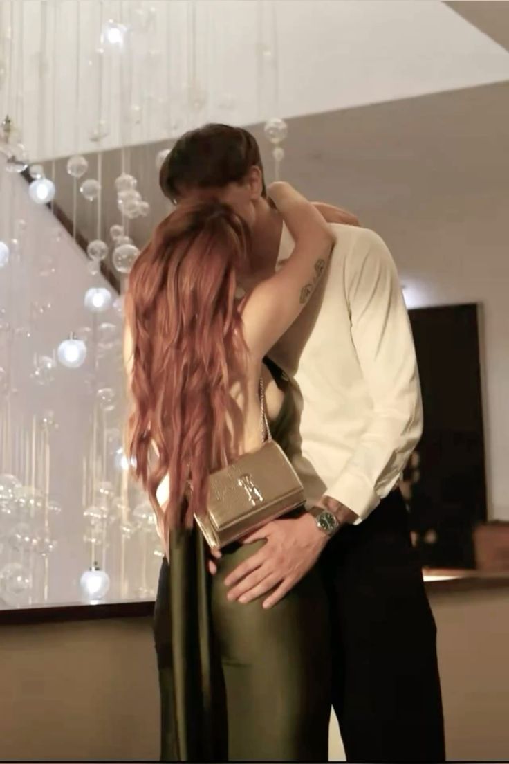 โ ๐๐ช๐ฝ๐ฒ๐ฎ (@oftechandcodes) on Twitter photo Her and who? Her and who?