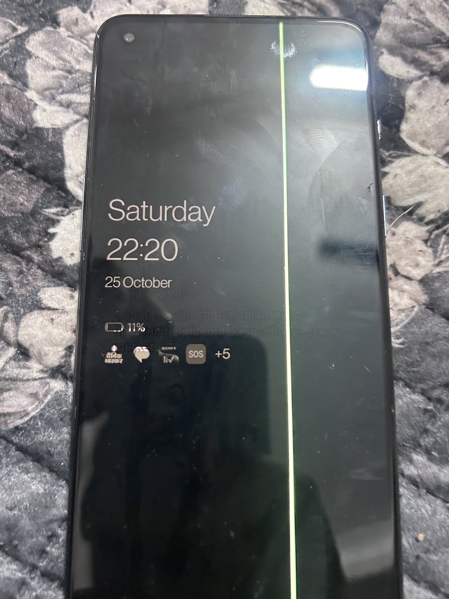 MJathliya's tweet photo. @OnePlus_IN my OnePlus Nord 2 started showing a green line on the display. When I visited the OnePlus service centre in Bhilwara they said it’s a screen issue and quoted around 8k for replacement. Since this is clearly an internal issue, why should I bear the cost? #GreenLine https://t.co/Zs7o2rXEtF
