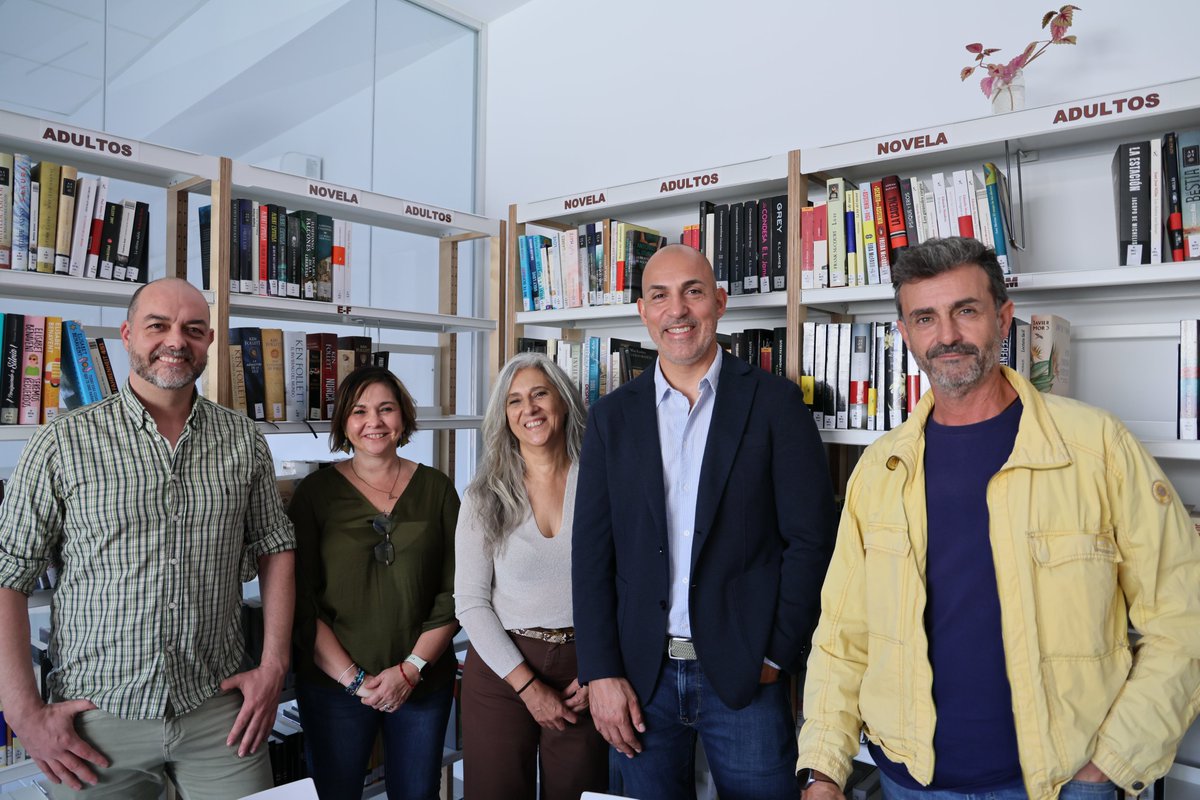 aytoquer's tweet image. 📚✨ #Quer celebra el #DíaDeLasBibliotecas inaugurando su nueva Biblioteca Municipal 🎉
Un espacio más amplio, luminoso y acogedor para leer, estudiar y compartir 📖💻💜
¡Gracias a todos los que lo hacéis posible! 🙌🍷
#QuerCultura #BibliotecaDeQuer #AyuntamientoDeQuer 💫