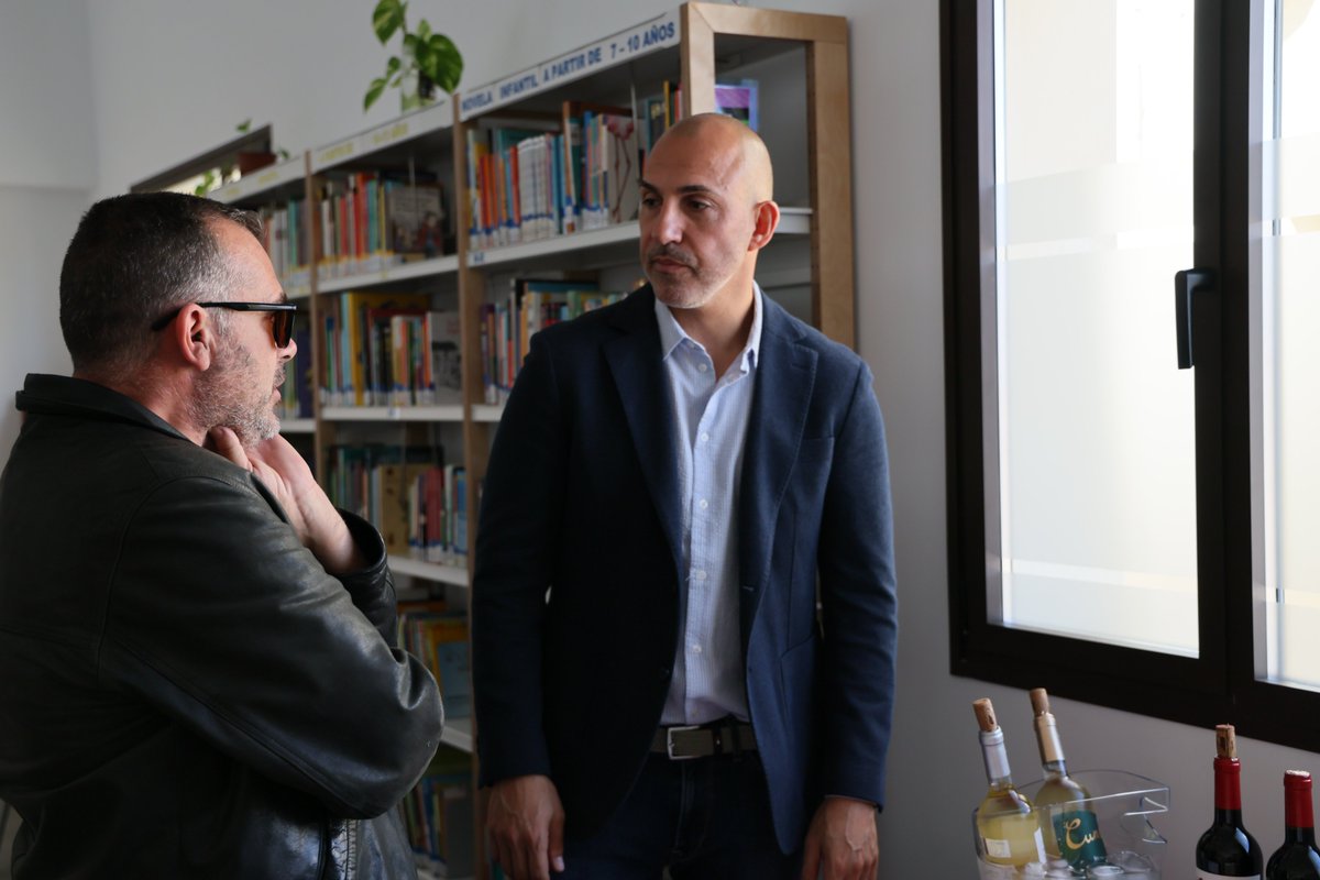 aytoquer's tweet image. 📚✨ #Quer celebra el #DíaDeLasBibliotecas inaugurando su nueva Biblioteca Municipal 🎉
Un espacio más amplio, luminoso y acogedor para leer, estudiar y compartir 📖💻💜
¡Gracias a todos los que lo hacéis posible! 🙌🍷
#QuerCultura #BibliotecaDeQuer #AyuntamientoDeQuer 💫