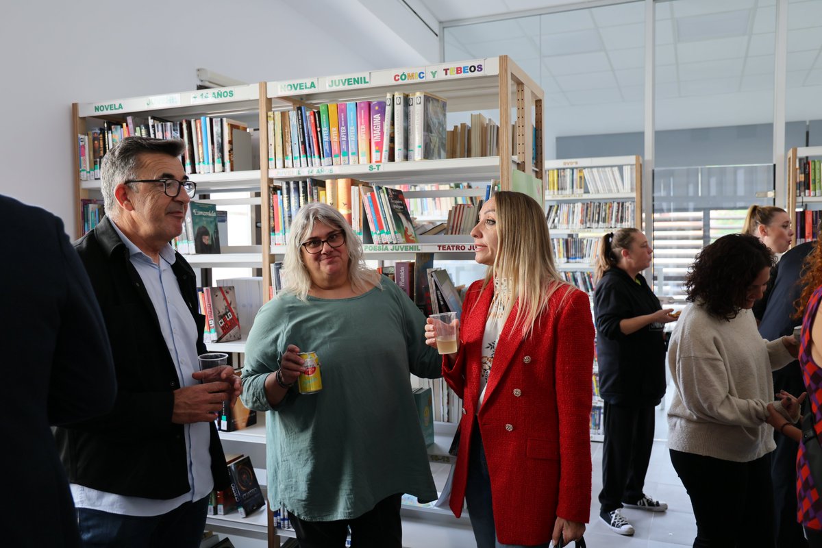 aytoquer's tweet image. 📚✨ #Quer celebra el #DíaDeLasBibliotecas inaugurando su nueva Biblioteca Municipal 🎉
Un espacio más amplio, luminoso y acogedor para leer, estudiar y compartir 📖💻💜
¡Gracias a todos los que lo hacéis posible! 🙌🍷
#QuerCultura #BibliotecaDeQuer #AyuntamientoDeQuer 💫