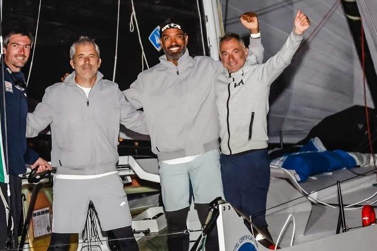 Mon ami Corentin Douguet s'apprête à prendre le départ de la Transat Café L'OR ce dimanche au Havre. Il fendra les vagues sous les couleurs de la SNSM (<a href="/SauveteursenMer/">SNSM</a>). 

Je connais Corentin depuis 2005 : il cartonne. Il a avec lui le soutien de beaucoup de magasins <a href="/Leclerc/">E.Leclerc</a>