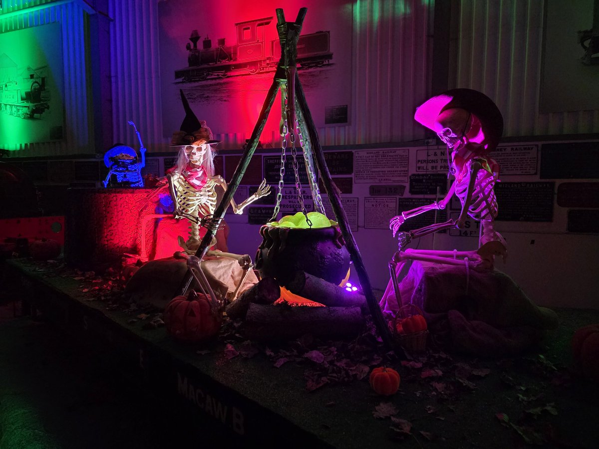 Tonight, we're at Statfold Scream Park, a brand-new scare attraction located at Statfold Country Park in Tamworth.

The event features three scare attractions alongside live entertainment and 8 vintage fairground rides at The National Fairground Museum!