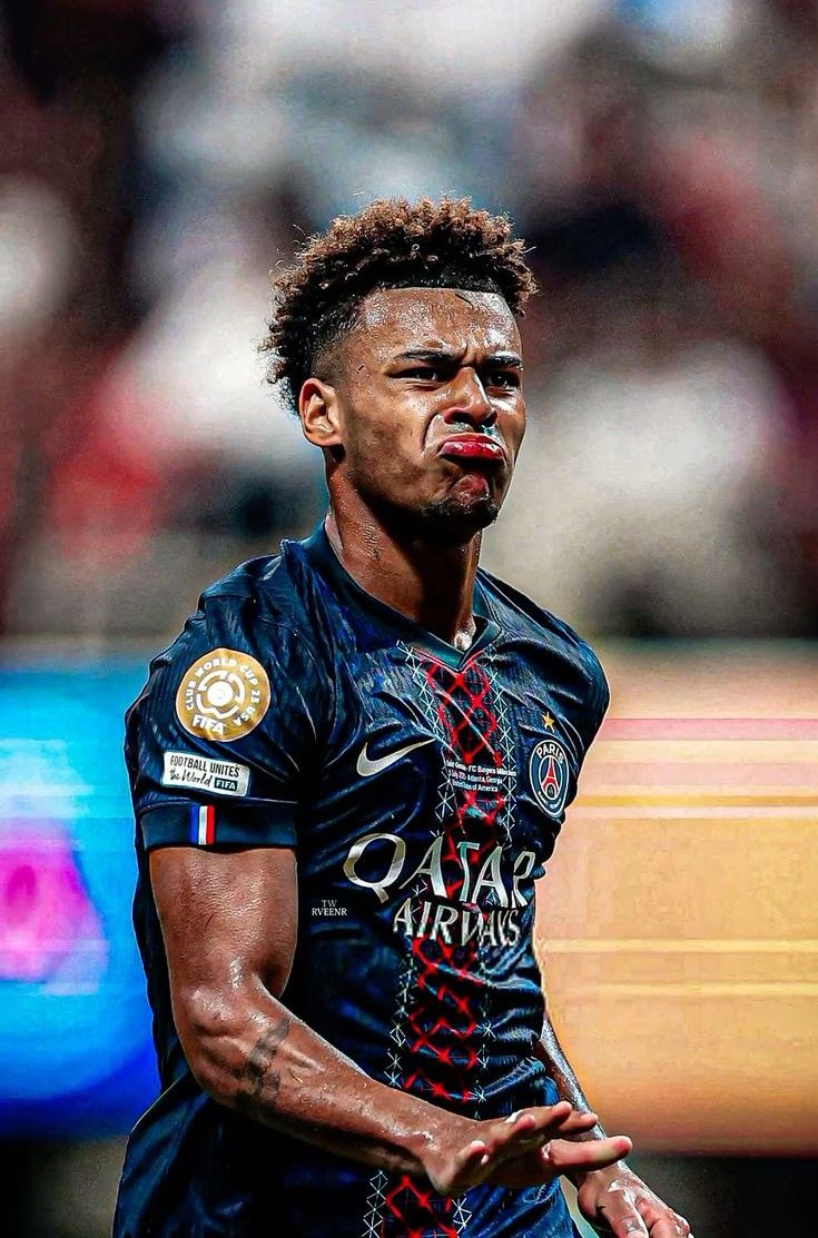 - Pas de provocation 
- Pas de coupe bizzare 
- Pas d’histoire en dehors du terrain 
- Pas de drama 

Juste un meilleur sportif que Lamine Yamal.