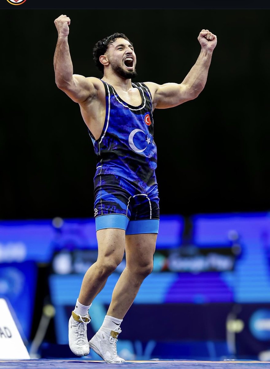 ÜMİTLER DÜNYA İKİNCİSİ🥈

Halit OZMUŞ🇹🇷

Sporcumuzu tebrik ediyor başarılarının devamını diliyorum..