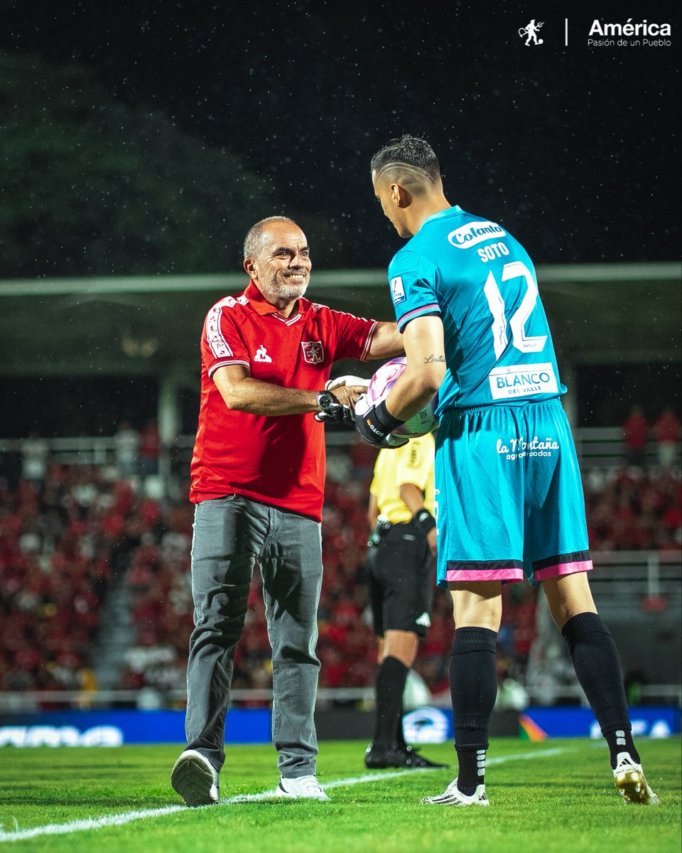 AmericadeCali's tweet photo. 🇦🇹 El tiempo pasa, pero las grandes gestas nunca se olvidan. ¡Gracias por ser el director técnico artífice de nuestro tricampeonato! 👹

🏆🏆🏆 𝗝𝗔𝗜𝗠𝗘 𝗗𝗘 𝗟𝗔 𝗣𝗔𝗩𝗔 ❤️

#Tricampeón https://t.co/ip6mWXQKMT