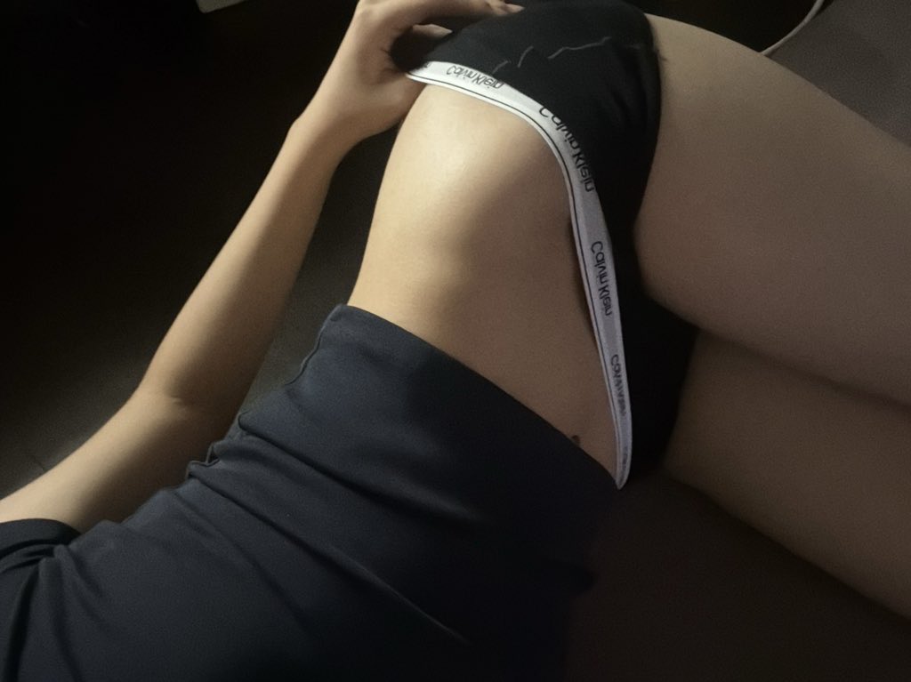 屁股想感受撞击了😝