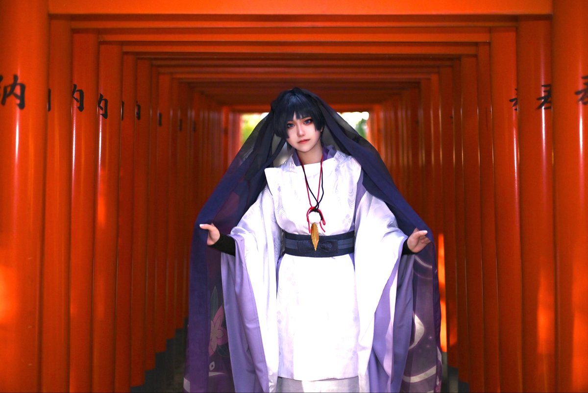 【コスネーム】
いるか

【作品名】
原神

【キャラ名】
傾奇者

【一言】
神社の世界観がキャラクターにぴったりだったので自分なりに解釈に合うように試行錯誤して撮影しました！

#COSPLAYMODE
#コスモスナップ01