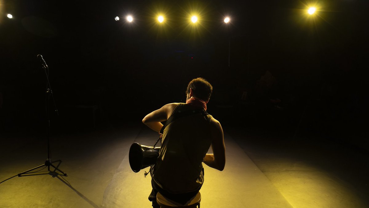 “Bildiğimiz dünya elimizden kayıp giderken, biz kimin elini tutacak, kimlerle yan yana yürüyeceğiz?” 

9/8’lik Kıyamet, ödüllü performansıyla 12 Kasım’da Maximum Uniq Box’ta! Biletler satışta! 🎟️ #MaximumUniq #ÇünküÇokGüzel 

Biletler:
Biletix👉 bit.ly/47TQ5Wo
Passo👉