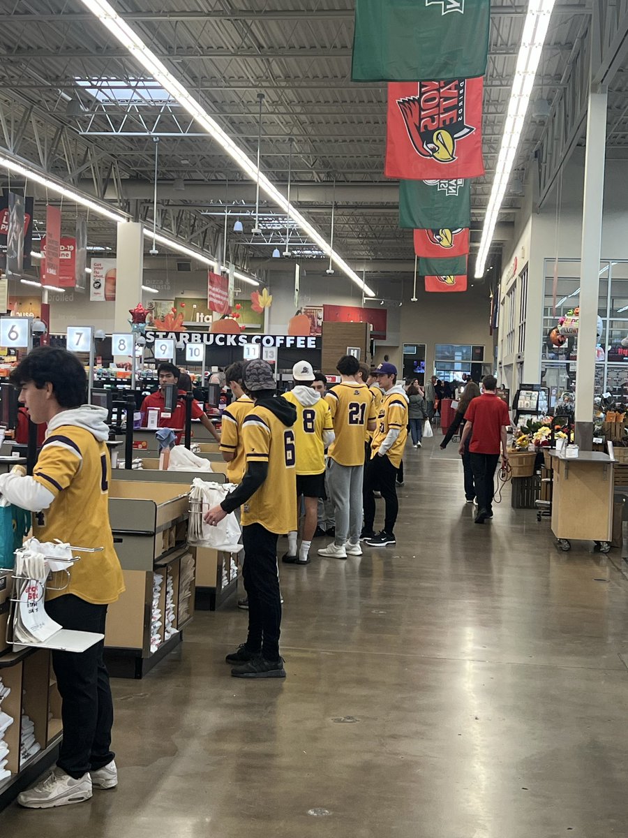 RAIDER baseball bagging for tips today at HYVEE. Come see us and thank you for your support! 😈