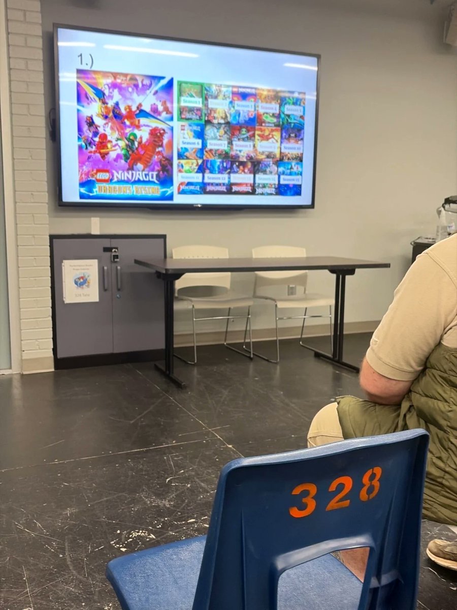 cvpapeerguides's tweet image. Presentation Night with Peer Guide A'jaya went great! Thanks to everyone who shared their presentations ✨

Keep your eyes on our social media for more upcoming events! 👀

#uncg #uncgcvpa #peerguide