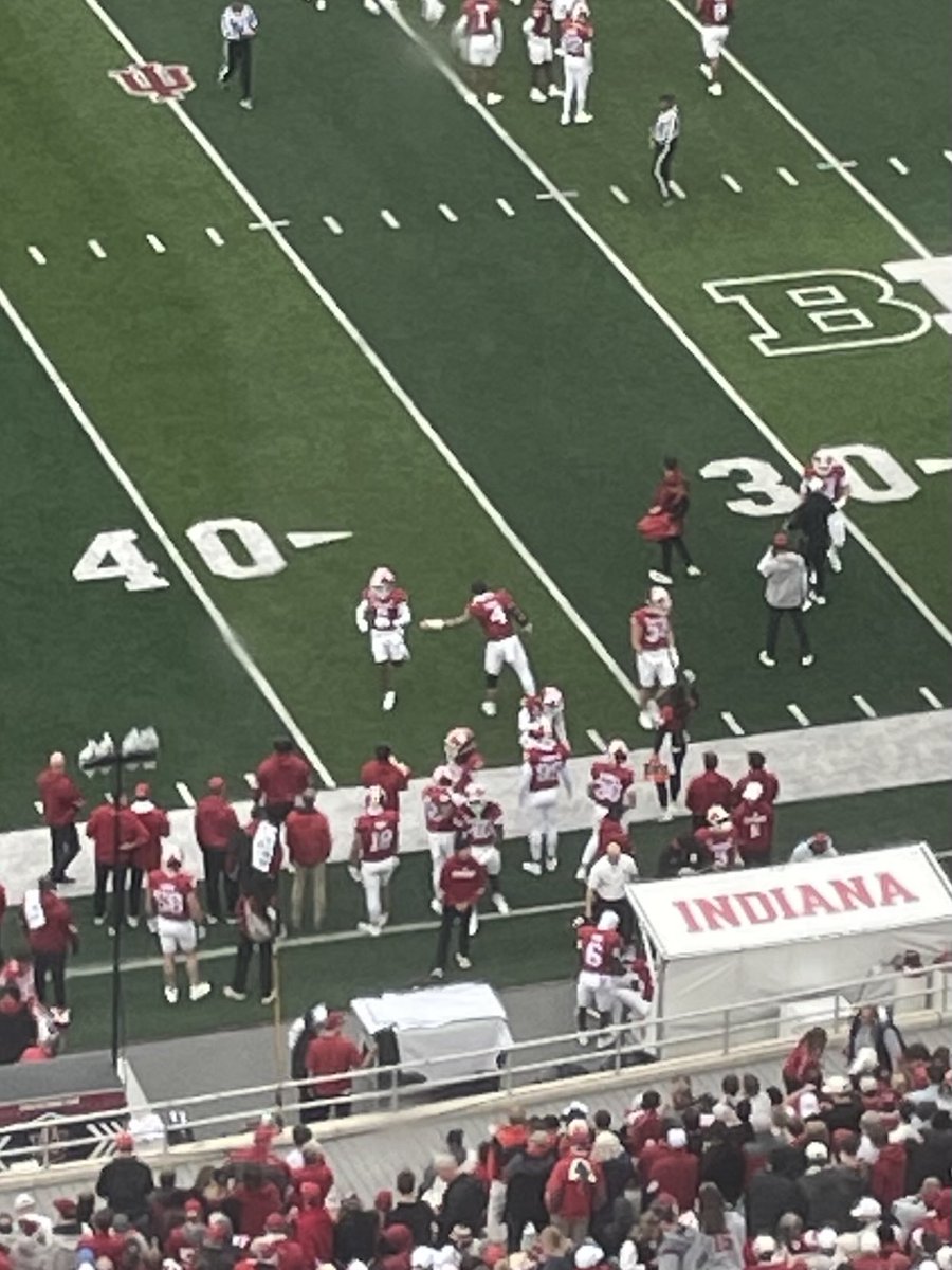 Thomas Crow tweet media