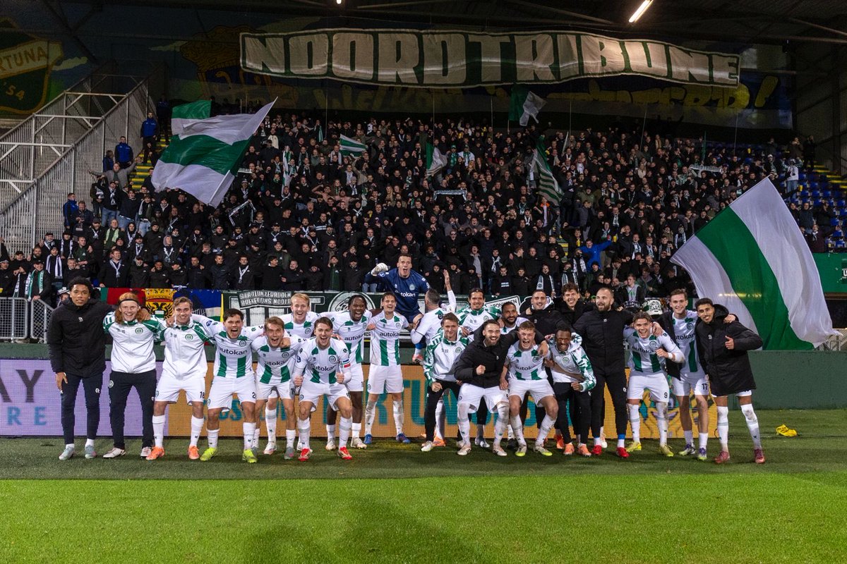 fcgroningen's tweet image. Samen. 🫶🏻💚

Een vol uitvak bij de verste uitwedstrijd! 

#FORGRO