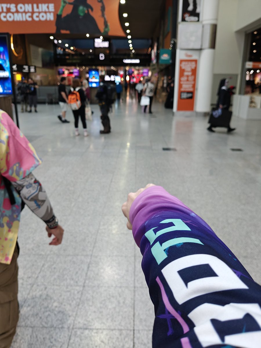 What a day <a href="/EGX/">EGX</a> oh my days,

Not only was there some GREAT cosplay, we met the <a href="/Ubisoft_UK/">Ubisoft UK</a> community manager, got some figurines and to top it all off.
I was repping the <a href="/HitboTC/">HitboTC</a> Merch 😎😎
Can't wait to go again next year 🎉 #egx