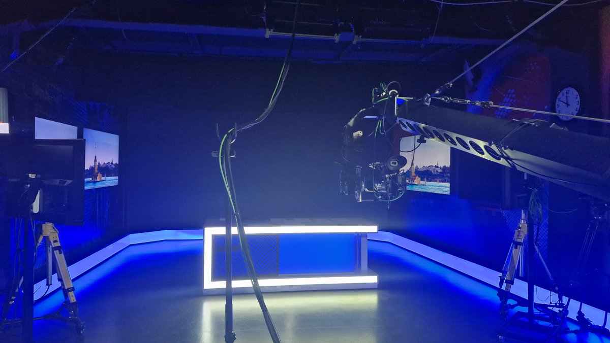 Merdan Yanardağ'ın Tele1 binasındaki çalışma odası onsuz, Tele1 ekranları habersiz kaldı. 
Bu tarihi kareleri unutmayın, unutturmayın. 
Tele1'i ve Merdan Yanardağ'ı yalnız bırakmayın.
#merdanyanardaggazetecidir #tele1ekayyumadurde