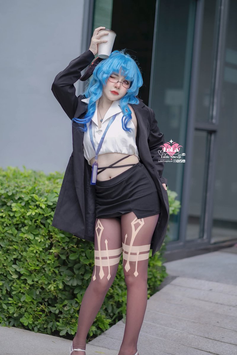 I’ve been working overtime again, Master... Could I take a short break? Just five minutes...? ❄️💤” ทำงานล่วงเวลาอีกแล้วนะคะ ท่านหัวหน้า... ขอพักสักห้านาทีได้ไหมคะ? 

Ganyu | Genshin Impact
by Lola LittleSheep > LolaSheep

#Cosplay #GenshinImpact #Ganyu #OL