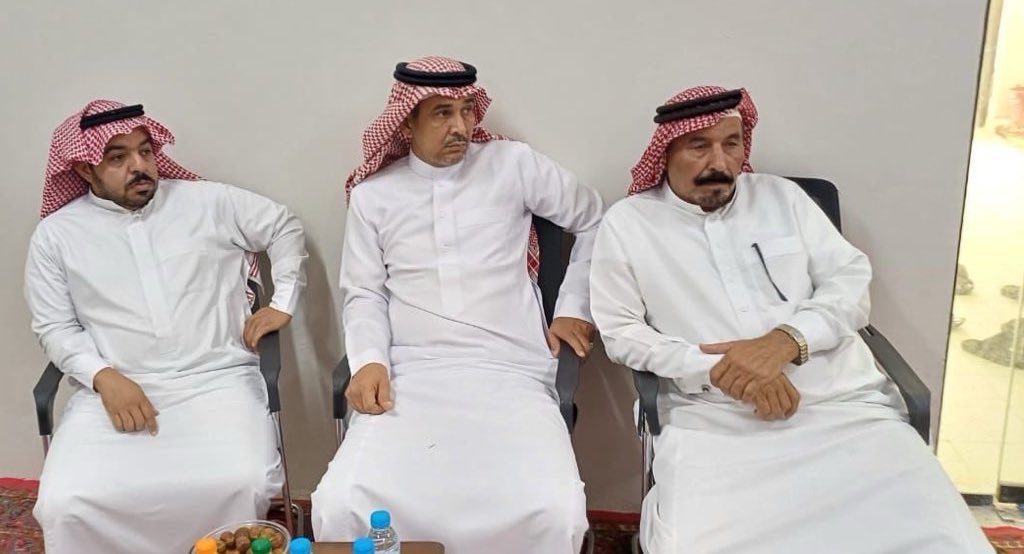berteraah's tweet photo. قدّم أعضاء الجمعية العمومية لـجمعية البر الخيرية بترعة بمحافظة #العيص بمنطقة #المدينه_المنورة شكرهم وتقديرهم لـمجلس الإدارة على ما بذلوه من جهود مخلصة خل��ل الفترة الماضية، وما تحقق خلالها من برامج نوعية ومشاريع تنموية لخدمة الأسر المستفيدة والمجتمع المحلي.

وأشاد الأعضاء بما يقدمه المجلس من عمل يعزز مبدأ الحوكمة والشفافية، إلى جانب تطوير المبادرات المجتمعية وبناء الشراكات الفاعلة مع الجهات الحكومية والخيرية، بما يساهم في رفع مستوى جودة الخدمات واستدامة الأعمال الخيرية.

وثمّن أعضاء الجمعية العمومية الدور الكبير الذي يقوم به المجلس في تمكين العمل التطوعي وتفعيل المسؤولية الاجتماعية، داعين الله لهم دوام التوفيق والسداد لخدمة المجتمع وتحقيق مزيدٍ من الأثر الإيجابي
#جمعية_البر_الخيرية_بترعة 
#العمل_الخيري