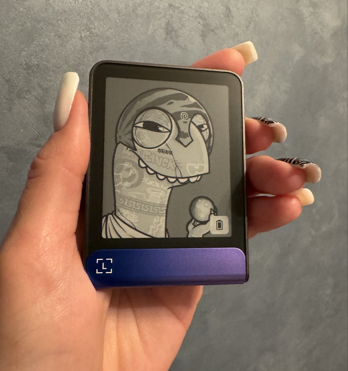 hopheycaptain's tweet image. Girls want flowers, real women want hardware wallets 
A purple Ledger for my purple $PYTH coins and purple Pythenians  NFTs ✊🏻