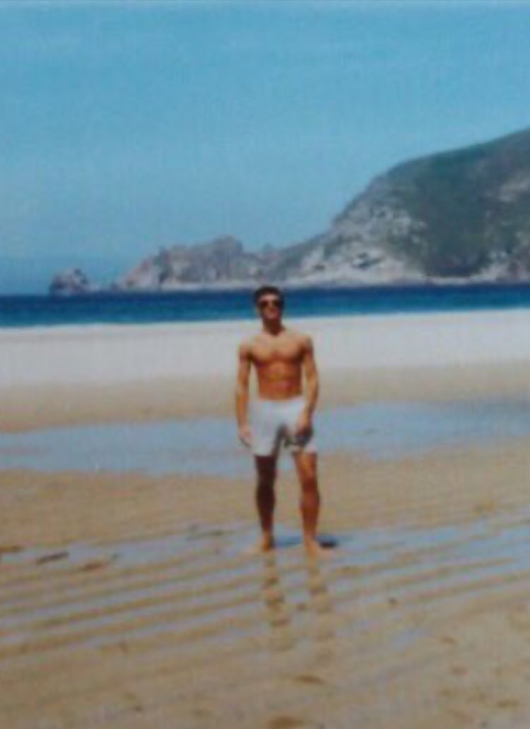 L’erede da Milano mi manda foto di quando avevo più o meno la sua età… Qui a Mar de Fora in Finisterre (Fisterra in gallego) credo 1996