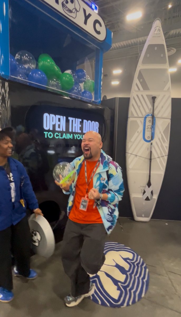 GΞNΞ.eth 🍌💧🍺 🎮 (@17ikoola) on Twitter photo Pulled an ABSOLUTE GRAIL at the BAYC booth!!! 😭😭 Pulled an ABSOLUTE GRAIL at the BAYC booth!!! 😭😭