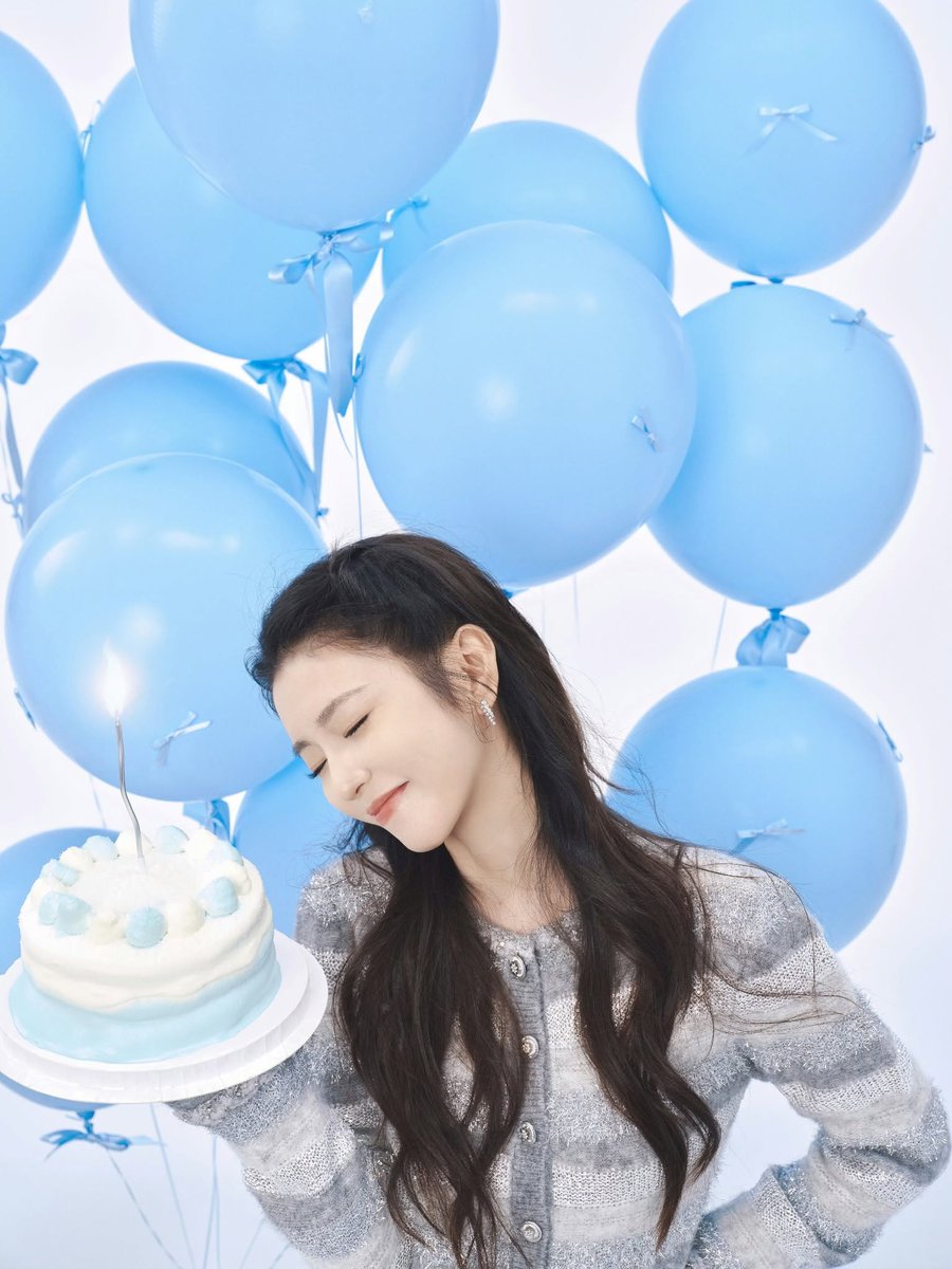 DanniKv_'s tweet photo. May each day bring you more than one reason to smile. Happy birthday my sweet girl 💙
#liyunxiao #李云霄 https://t.co/yWAcIgoyPa