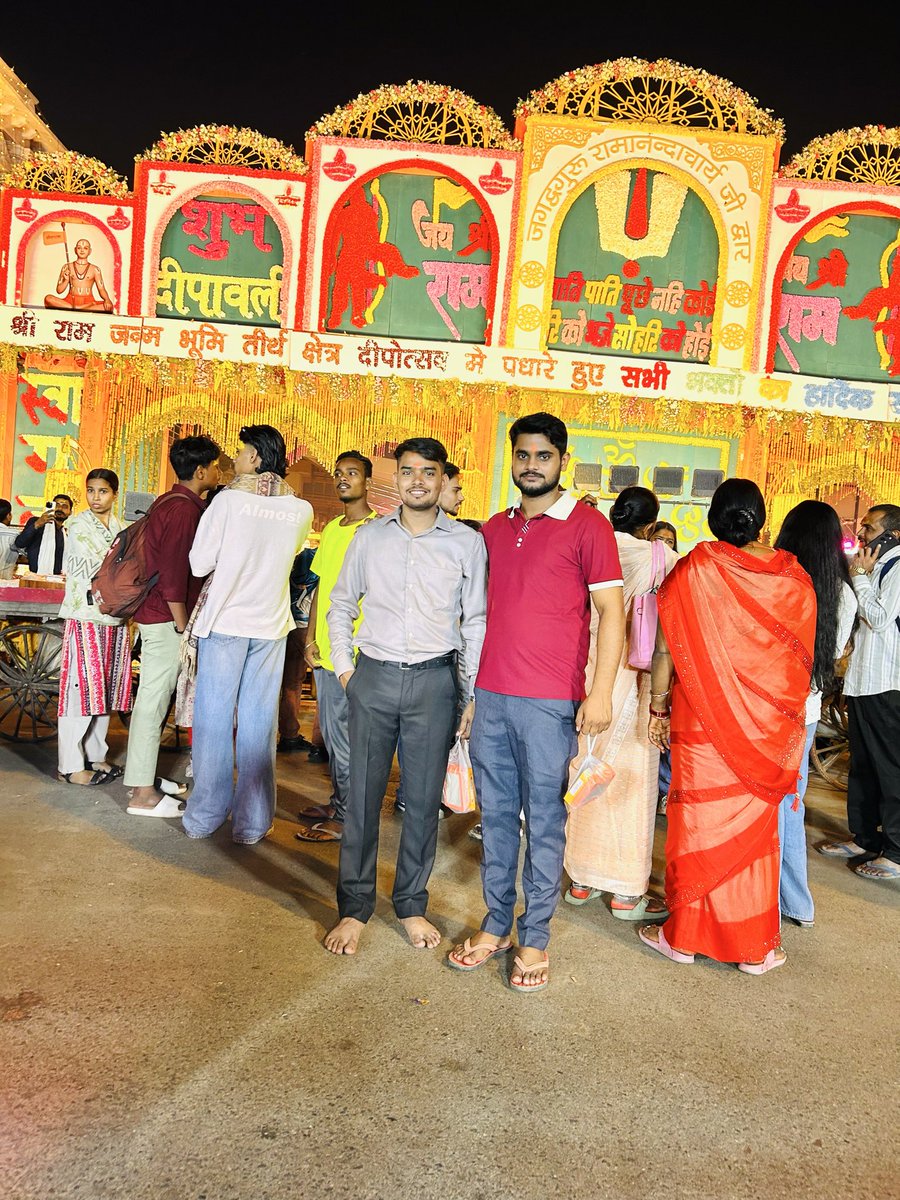 mohitpandit0's tweet image. प्रिय मित्र अजय पांडे के साथ प्रभु श्री राम और प्रभु श्री हनुमान जी का दर्शन करणे का परम सौभाग्य प्राप्त हुआ 
जय श्री राम जी की जय हनुमान जी की जय हो 🙏🏻🚩