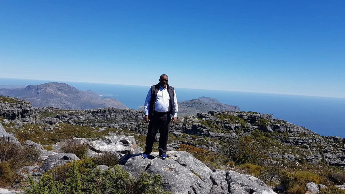 Merci Éternel Dieu, ta parole agit et ton action parle. En toi, la parole devient une œuvre et l'œuvre devient parole vivante. Le ciel raconte la gloire de Dieu
et l’étendue révèle l’œuvre de ses mains. Le jour en instruit un autre jour,la nuit en donne connaissance à une autre.