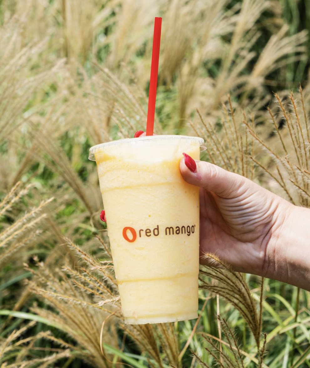 RedMango's tweet image. Caught me in my natural habitat: smoothie in hand 🥤