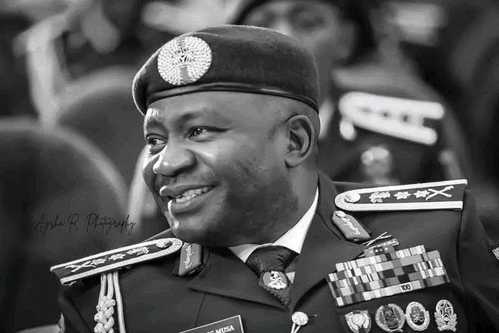 ZagazOlaMakama's tweet image. The most admired CDS in history. 

Thank you for your Service to the Nation