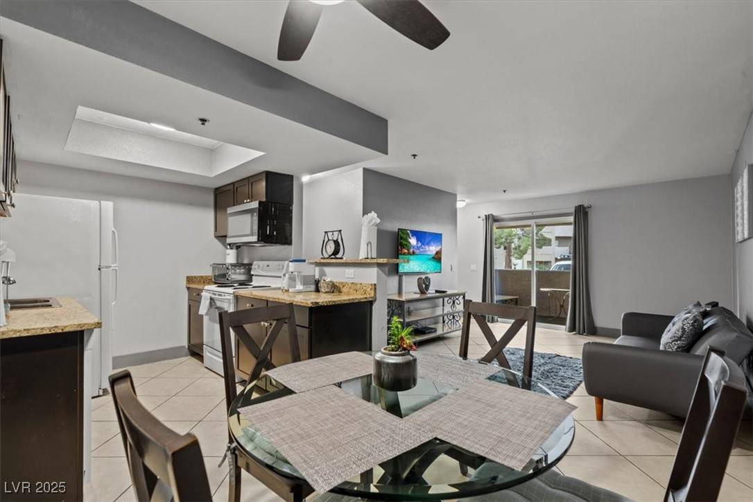 TheNitroGroup's tweet photo. 4200 S Valley View BLVD #1007, Las Vegas, NV 89103 just hit the market! Airbnb Approved!!
Take a look at this awesome space: https://t.co/IwOGib3q7l https://t.co/CjSEJ4HQxv