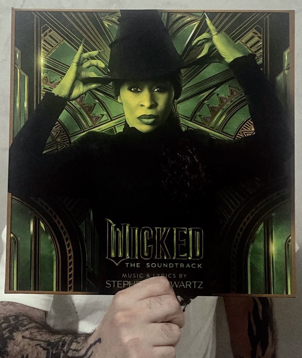 evertonlelis_'s tweet image. Oi, @wickedmusicalbr, @UniversalPicsBr e @Cynthiaerivobra :) Boa noite! Sou eu de novo, fiz conta aqui pra tentar nessa rede também, afinal não custa acreditar. #EuPremiereDeWicked é possível? 💚 #CYNTHESIZERSNAPREMIERE 🙏🏼🥹