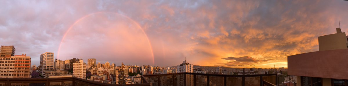 Arco íris + pôr do sol!
Tudo numa foto só!
Foto que tirei visto a partir do bairro Bom Fim.
<a href="/metsul/">MetSul.com</a> <a href="/Estaelsias/">Estael Sias</a>