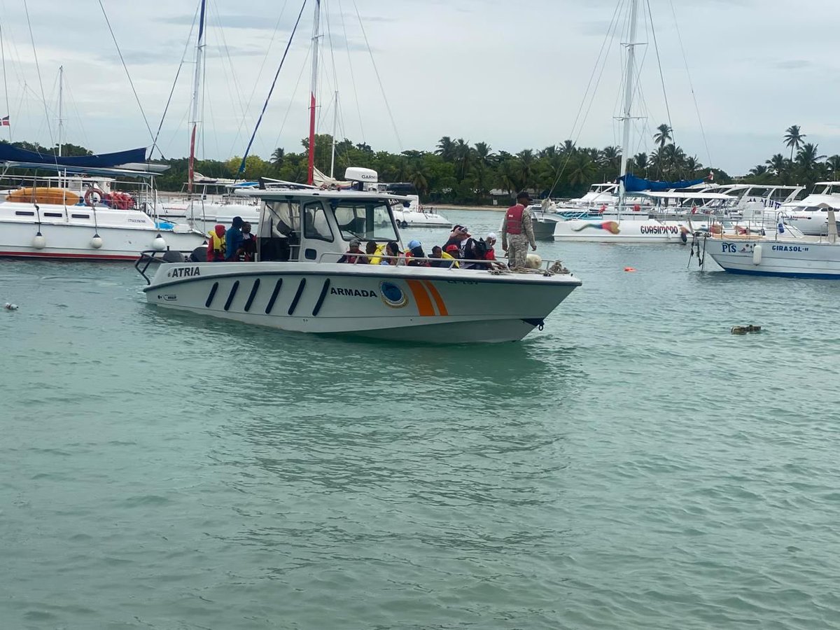 NilianReynoso's tweet photo. El @MDefensaRD, a través de la @ArmadaRD, ejecutó un operativo de evacuación en Isla Saona para salvaguardar a 98 personas ante los efectos de la tormenta tropical #Melissa.
Nuestro compromiso es proteger la vida y seguridad del pueblo dominicano. 🌊⚓

#FuerzasArmadasRD #COERD https://t.co/6xyfrtbd2x