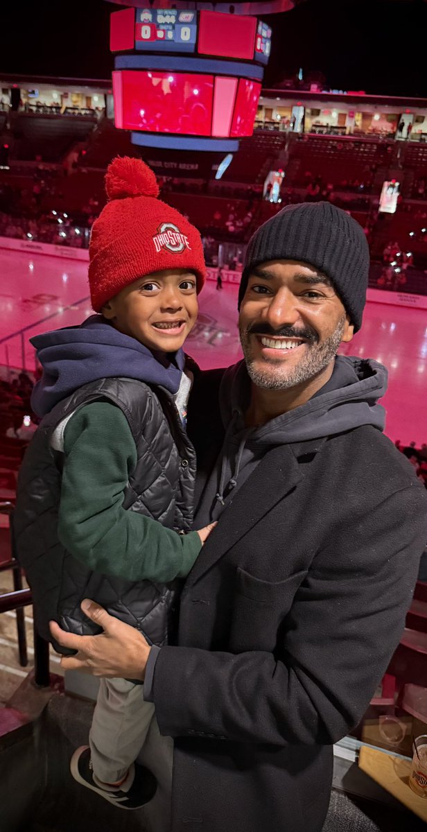 Best buds 🤜🏾🤛🏾.. hockey 🏒 night! 👌🏾