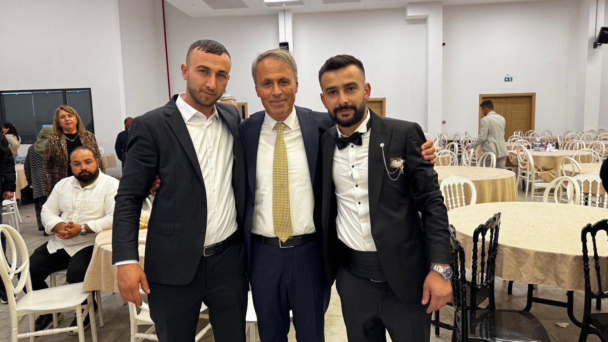 Yıprak Köyü Muhtarımız Hasan Danakol kardeşimizin oğlu, ilçemiz sanayi esnaflarından Erkan ile İlayda kızımızın düğün merasimlerine katılarak mutluluklarına ortak olduk. Rabbim iki cihan saadeti nasip eylesin. Mutluluklar dilerim.