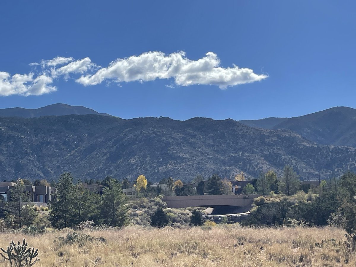 Howtobefit's tweet image. I started out my hike checking out the graffiti in one of the tunnels leading to the Sandia Mountain foothills. It only got better from there!