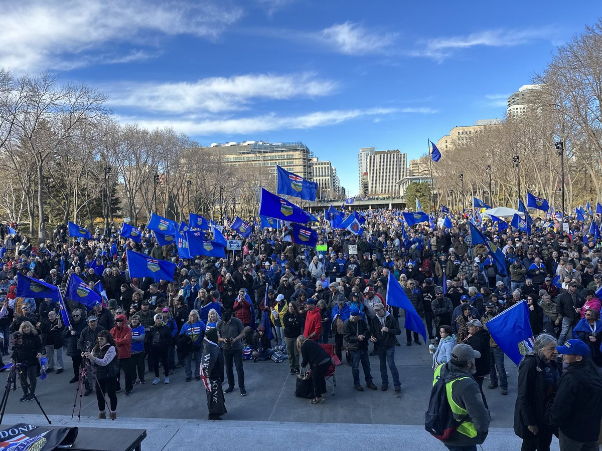 yegwave's tweet image. Live look at the Alberta Independence rally taking place at the Alberta Legislature.