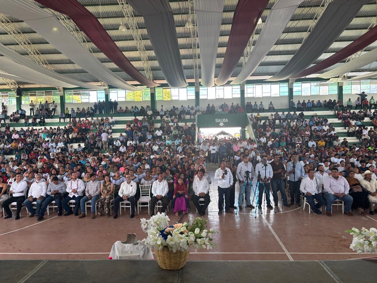 En Ocosingo, Chiapas, acompañamos al diputado <a href="/VazquezAlfredoD/">Lic. Alfredo Vazquez</a> en la presentación de su primer informe de labores, ante miles de habitantes de la Selva Lacandona que refrendaron su compromiso con la lucha por el bienestar y la justicia social de las comunidades indígenas.