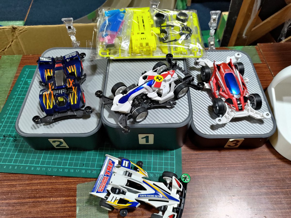 昨日は月に1度のお楽しみ漆黒サミット👆️
ベイブレード回しに行ってミニ四駆の素組レースで優勝しました！

ベイの方はアレでしたが相変わらずのワチャワチャ感最高👆️