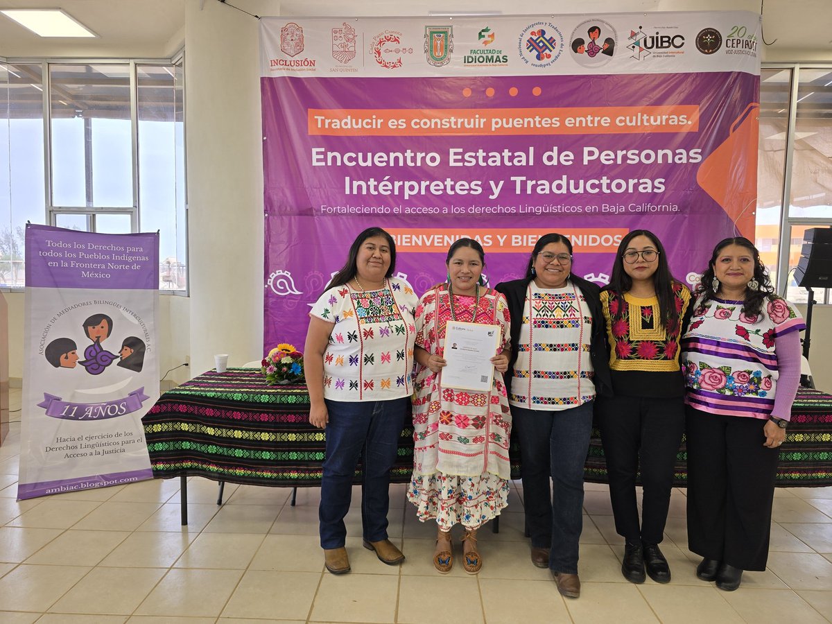 Mujeres Jóvenes Na Savi Ñuu Savi de la Montaña de Guerrero junto a nuestras hermanas oaxaqueñas y compañeras de lucha de la Organización hermana <a href="/CEPIADET/">CEPIADET</a> 

Nos encontramos en San Quintín, territorio de Pueblos y Comunidades Indígenas en la Frontera Norte de México 🇲🇽✍️🏾🫱🏿‍🫲🏾🎉