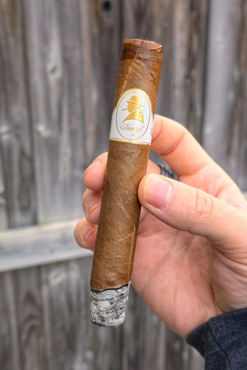 NicoM310's tweet photo. @Davidoff_Cigars Winston Churchill Toro https://t.co/Oyl8276A7D