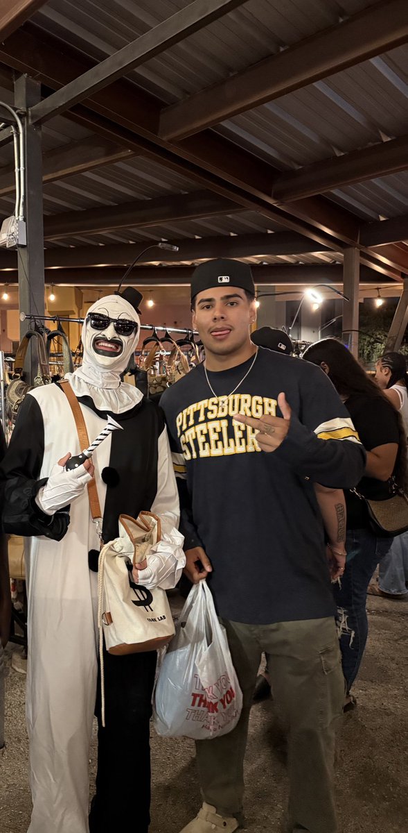 urusdabest's tweet image. Pulled up to the night market last night :p #satx #latino #Halloween