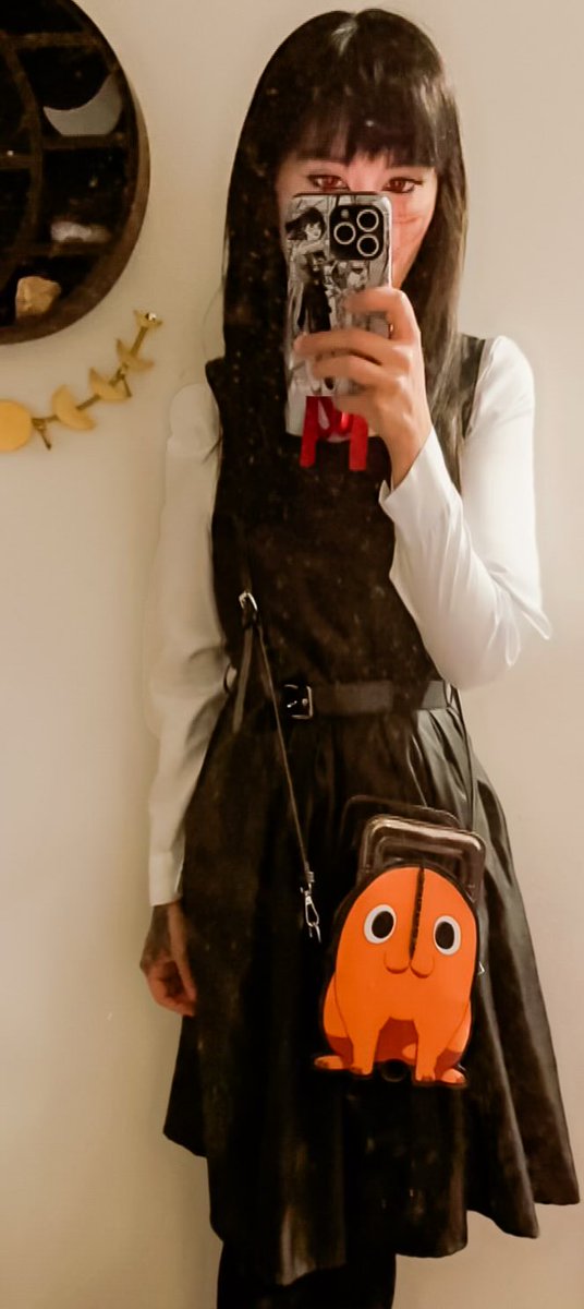 WarDevil_Yoru's tweet image. Took this exactly a year ago and this is exactly what I’m wearing to see the movie tonight, Pochita purse and all 💕