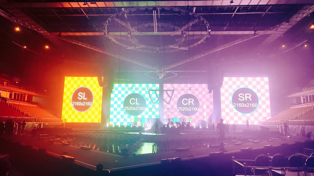 sPiteDInz's tweet photo. สวัสดีครับ หลังจากได้กลับมาร่วมงานในคอนเสิร์ตของพี่ซีและน้องนุนิวอีกครั้งหลังจาก Another life เป็นการทำงานที่ใส่สุดมาก ได้เห็นถึงความเก่งของน้องๆอีกครั้ง 
ผมและทีม Wrong Visual ทำ CG ในจอและ ขอขอบคุณคุณอ๊อฟ ทีม AJ สำหรับโอกาสนี้อีกครั้งครับ

#ZNNCrazyInLoveConcert https://t.co/CSszTMVUAJ